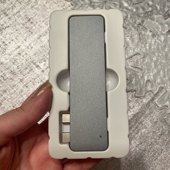 USB-C Hub Adapter - Picture 1 of 4